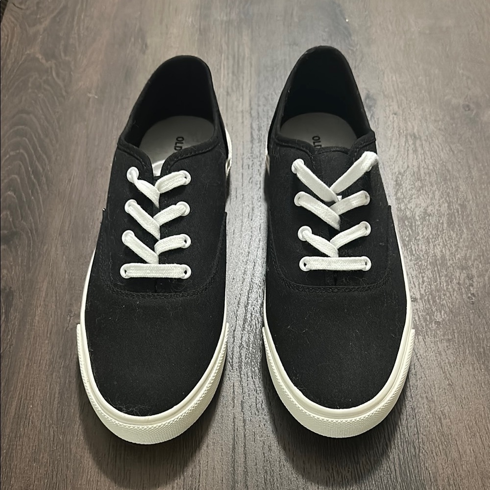 Old Navy Black and White Low-Top Sneakers